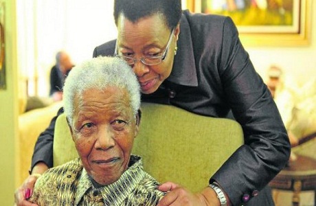 Mandela vuelve a casa, tras su larga hospitalización