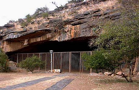 Hallan los primeros restos de fuego de la historia en cueva de Sudáfrica